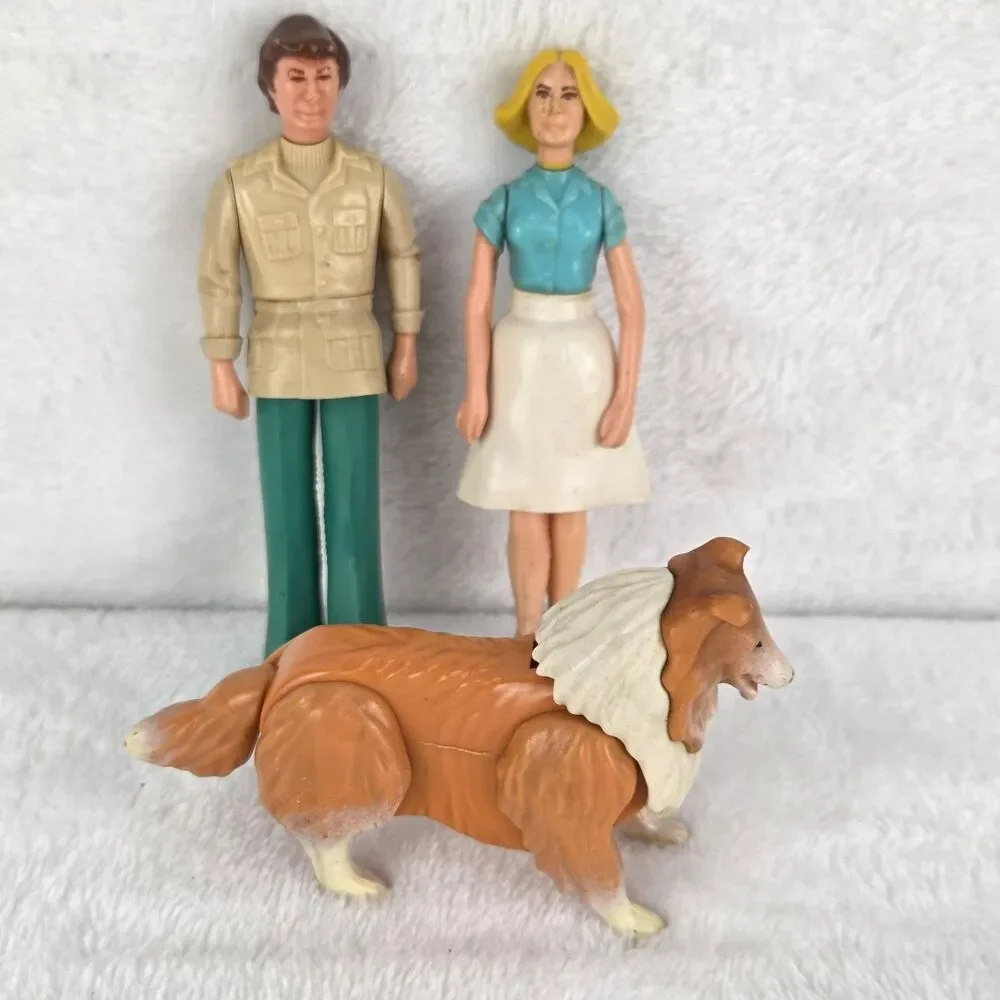 Vintage 1970s Fisher Price Dollhouse Mom Dad Collie Dog Hong Kong Lot